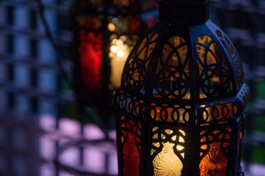 Ramazan ya da bayram fener şafak.