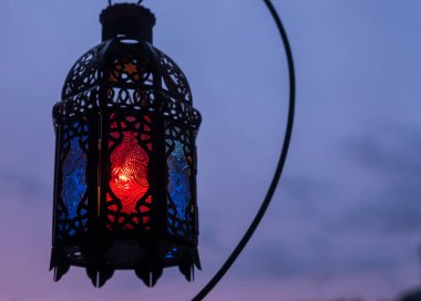 Ramazan ya da bayram fener şafak.