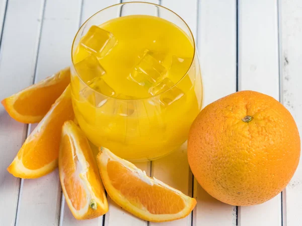 Jus Orange Frais Froid Fruits Sur Table Bois — Photo