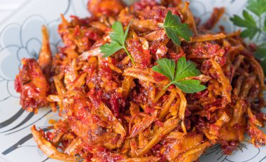 Malay çanak karıştırın kızarmış biber ile derin kızarmış hamsi ve patates küpleri veya yerel ıkan Billis'in goreng berlada bilinen.