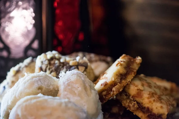 Eid Fitr Cookies Caseiros Malaios Sobre Fundo Madeira Com Lanterna — Fotografia de Stock