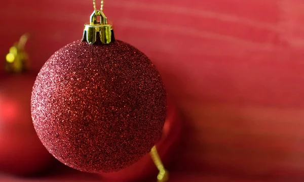 Christmas Bollar Över Röda Trä Bakgrund — Stockfoto