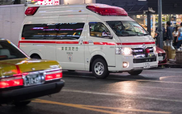 Tokyo Japonya Haziran 2018 Shibuya Sokak Geceleri Acele Ambulans — Stok fotoğraf