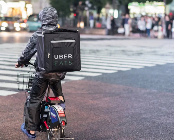 Tokyo Japan Juni 2018 Uber Isst Essen Essen Lieferdienste Fahrradfahrer — Stockfoto