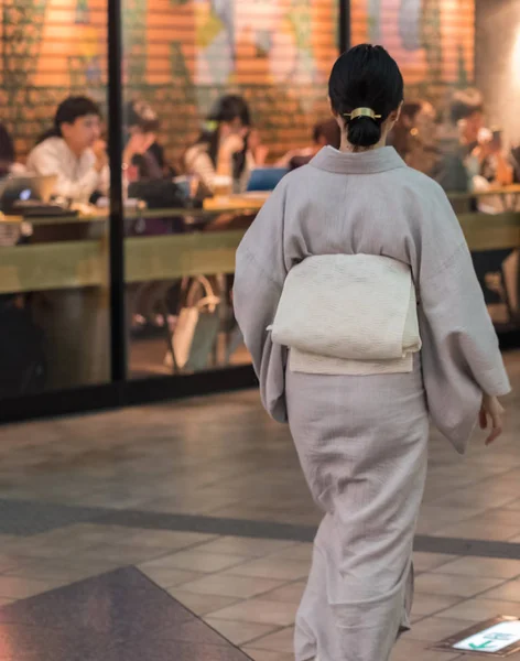 Tokyo Japonya Haziran 2018 Japon Kız Yukata Geleneksel Elbiseli Bir — Stok fotoğraf