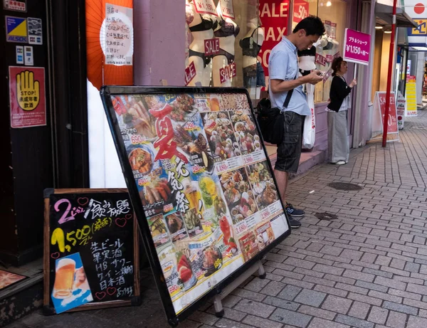 日本东京 2018年6月30日 在新宿步行街漫步的人群 — 图库照片