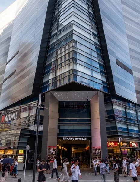 Tokyo Japan June 30Th 2018 Crowd Front Shinjuku Toho Building — Stock Photo, Image