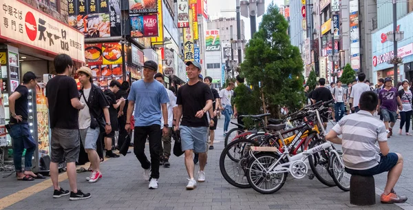 Tokyo Japonya Haziran 2018 Turistler Yerliler Için Kabukicho Shinjuku Sokakta — Stok fotoğraf
