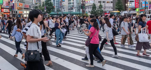 Tokyo Japan Juni 2018 Touristen Und Einheimische Überqueren Die Straße — Stockfoto