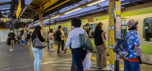 Tokyo Japan June 30Th 2018 Commuters Train Platform Japan Railway — Stock Photo, Image