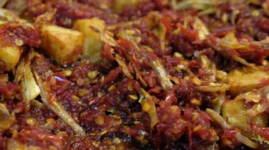 Karışık lezzetli kızarmış biber 