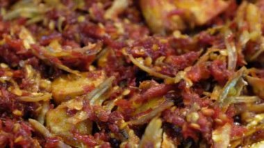 Karışık lezzetli kızarmış biber 