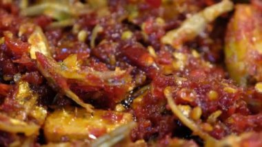 Karışık lezzetli kızarmış biber 