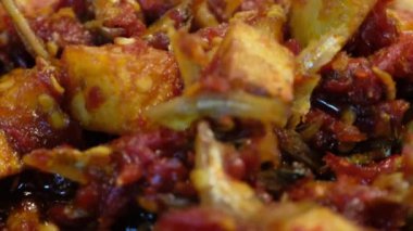 Karışık lezzetli kızarmış biber 