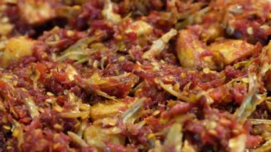 Karışık lezzetli kızarmış biber 