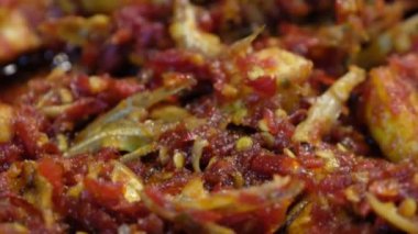 Karışık lezzetli kızarmış biber 