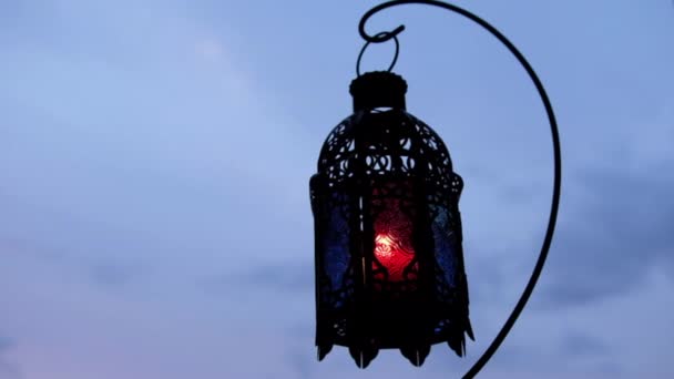 Tradiční Dekorativní Arabská Lucerna Hořící Svíčky — Stock video