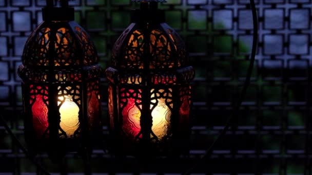 Lampu Arab Ornamental Tradisional Dengan Lilin Yang Menyala — Stok Video