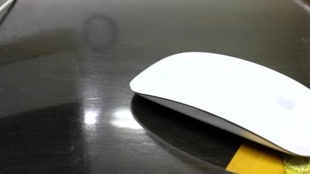 コンピューターのマウスを使用して人間の手 — ストック動画