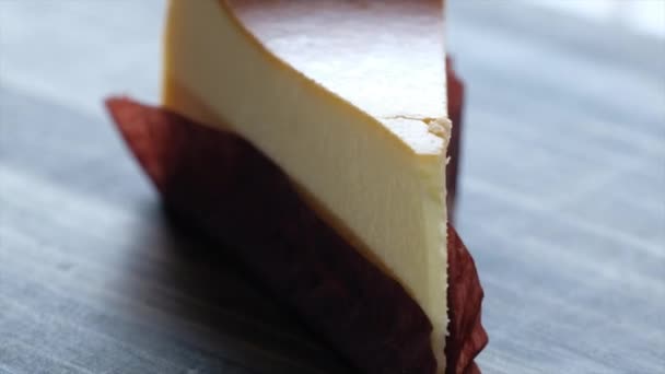Sweet Cheese Cake Houten Achtergrond — Stockvideo