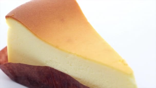 Una Rebanada Pastel Queso Mesa Madera — Vídeos de Stock