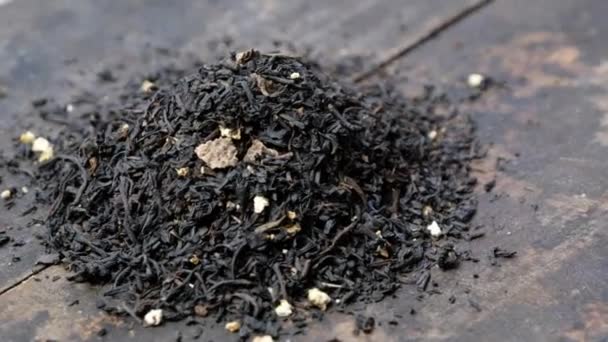 Thé gris sec sur la table 