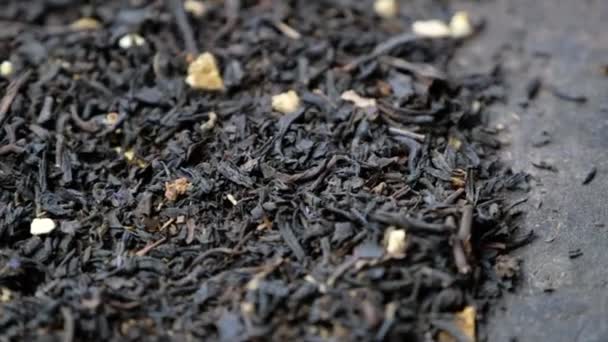 Thé gris sec sur la table 