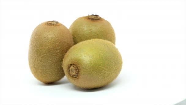 Fruta Kiwi Fresca Sobre Fondo Blanco — Vídeos de Stock