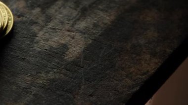 ahşap arka plan üzerinde Btc cryptocurrency için altın sikke