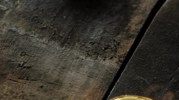 Monedas Oro Para Criptomoneda Btc Sobre Fondo Madera — Vídeo de stock