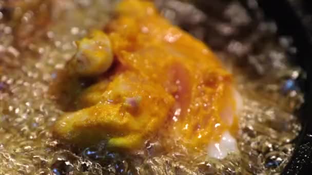 Freír Delicioso Pollo Tazón — Vídeo de stock