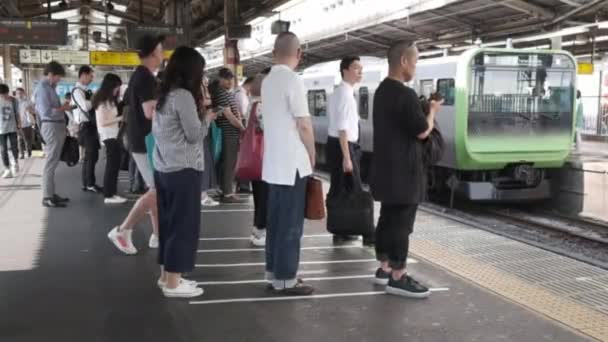 Tokyo Japan Juni 2018 Pendler Japanischen Bahnhof Shinjuku — Stockvideo