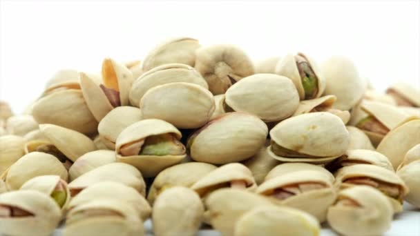 Вкусные Орехи Фисташки Изолированы Белом Фоне — стоковое видео