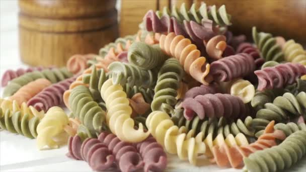 Pasta Fusilli Color Seco — Vídeos de Stock