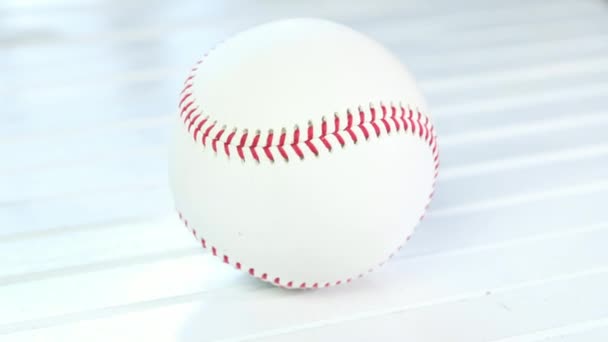 Baseballball Auf Tisch Mit Kopierraum — Stockvideo