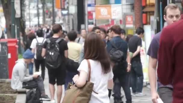 Токио Япония Июня 2018 Года Персоналии Улицах Сибуи — стоковое видео