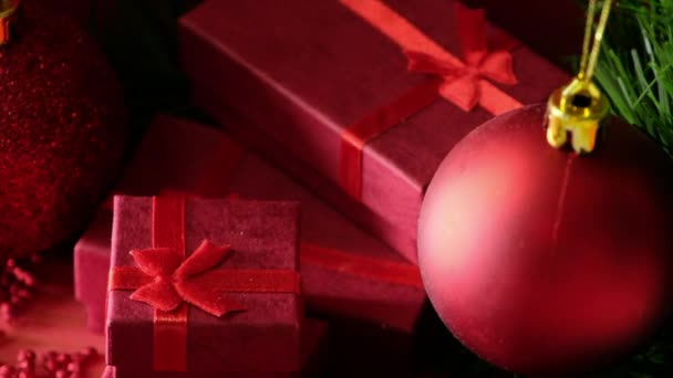 Červené Vánoční Ozdoby Dárky — Stock video
