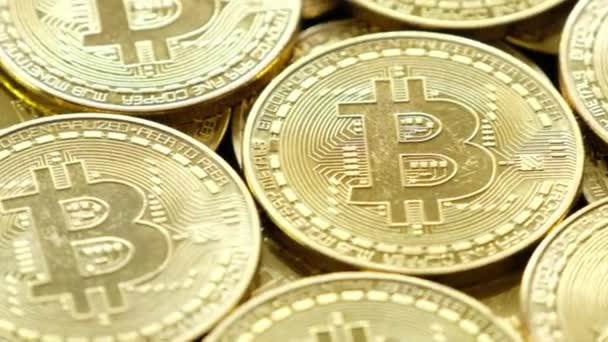 Kryptowährung Bitcoins Auf Hölzernem Hintergrund — Stockvideo