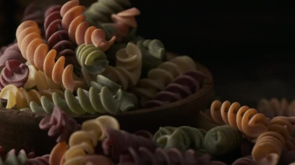 Pasta Fusilli Color Seco — Vídeo de stock