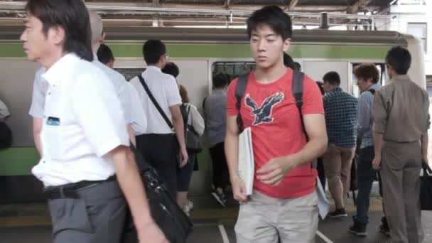 Tokyo Japan Juni 2018 Pendler Japanischen Bahnhof Shinjuku — Stockvideo