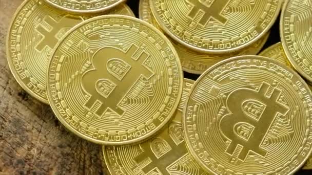 Kryptowaluta Bitcoins Podłoże Drewniane — Wideo stockowe