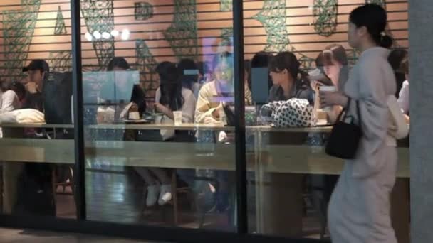 Tokio Japonsko Března2019 Zákazníci Starbucks Reserve Roastery Nově Otevřený Podnik — Stock video