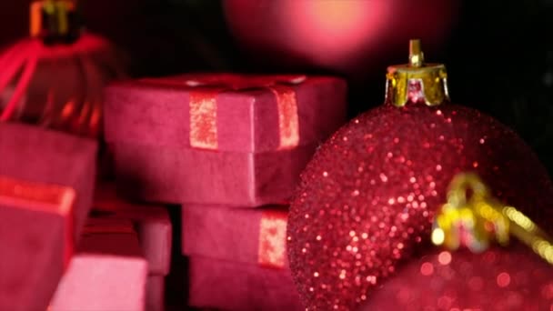 Червоні Різдвяні Прикраси Подарунки — стокове відео