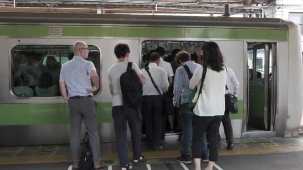 日本东京 2018年6月30日 日本铁路新宿站通勤者 — 图库视频影像