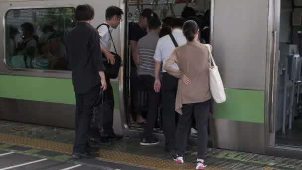 Tokyo Japan Juni 2018 Pendler Japanischen Bahnhof Shinjuku — Stockvideo