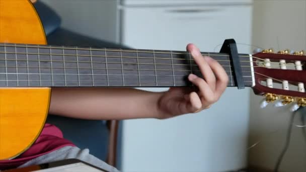 Man Playing Guitar Férfi Zenész — Stock videók