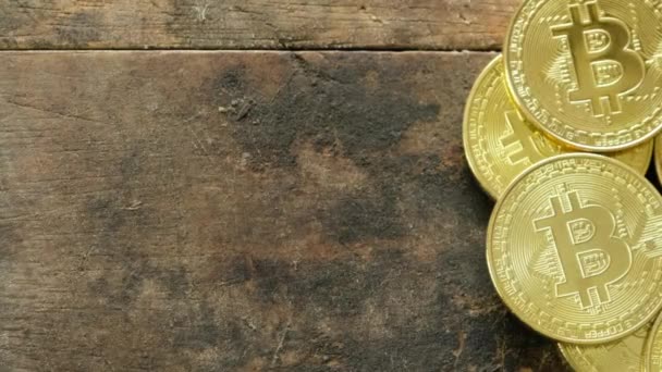 Cryptocurrency 比特币在木质背景上 — 图库视频影像