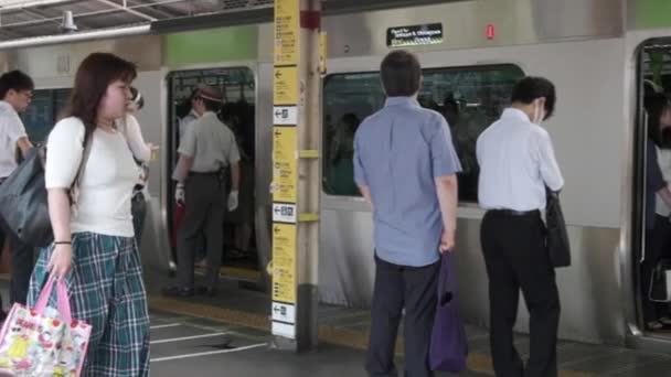 Tokyo Japan Juni 2018 Pendler Japanischen Bahnhof Shinjuku — Stockvideo