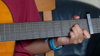 adam oyun gitar, Erkek müzisyen