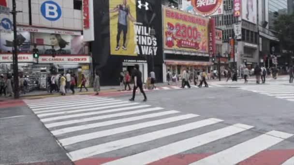 Tokyo Giappone Giugno 2018 Persone Che Attraversano Strada Shibuya — Video Stock